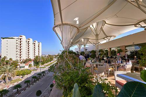 مرکز خرید دامون در ساحل دامون کیش